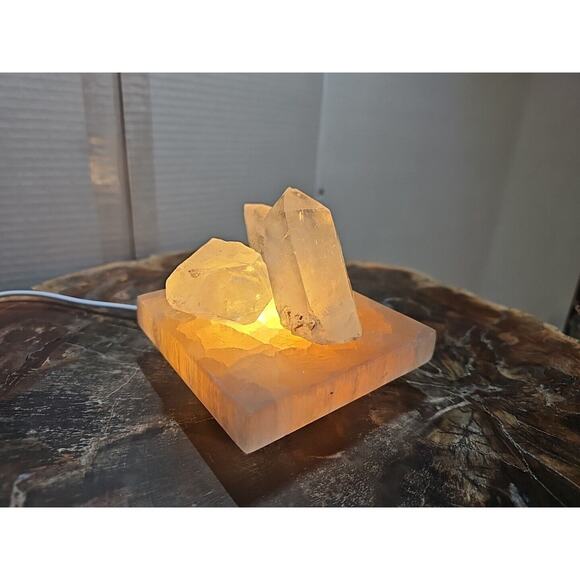 1.24lb Satin spar recharging plate W/ 3pcs Huge Quartz Crystals & Led Light - Picture 5 of 14